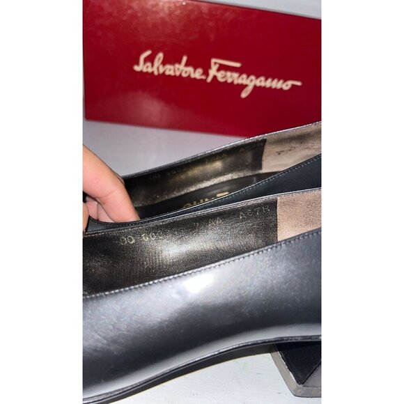 Vintage Salvatore Ferragamo Black Leather Mid-Heel Pumps 7.5  Y2K With Signature - Picture 4 of 6